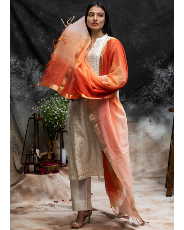 Orange dip-dyed chanderi dupatta 2