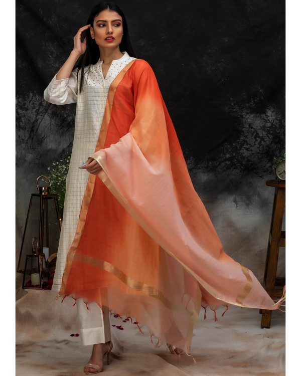 Orange dip-dyed chanderi dupatta 3