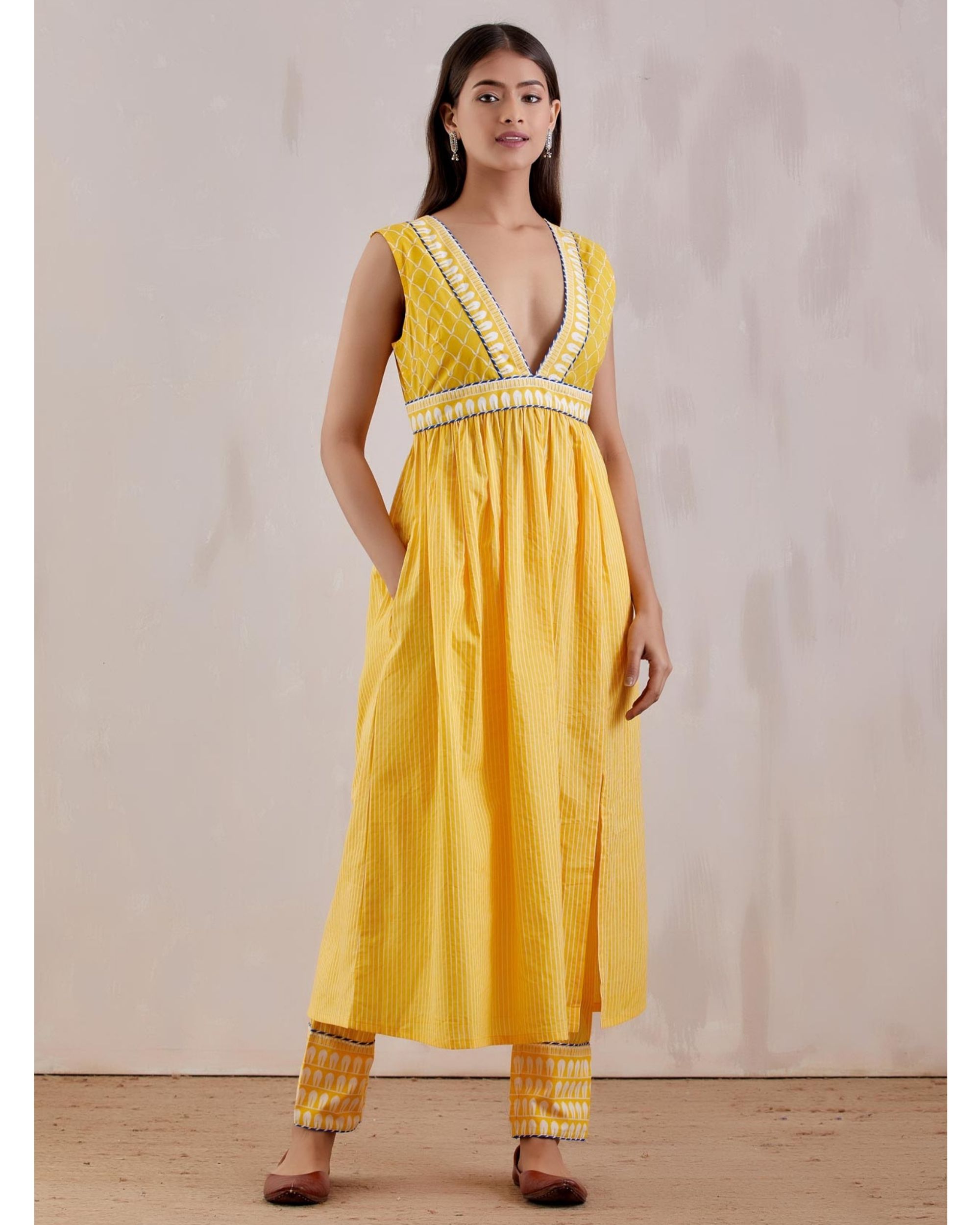 Yellow and White Beach Wedding Color Combos 2024, Yellow Bridesmaid Dresses,  White Bridal Gown - ColorsBridesmaid