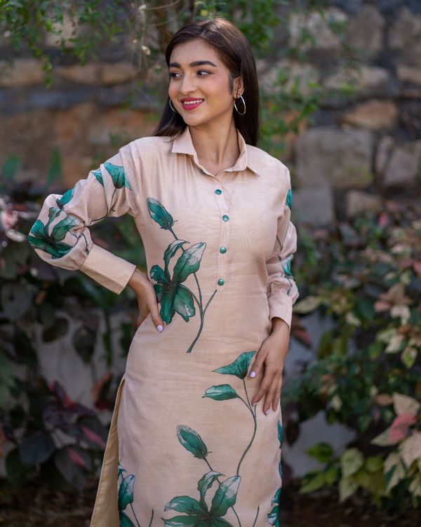 Beige and green floral hand painted kurta with pant - set of two 4