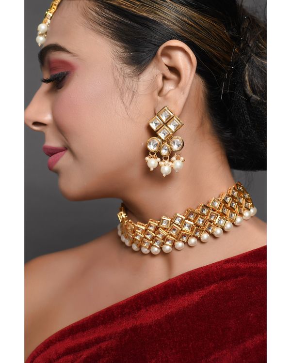 Pearl beaded kundan studded choker necklace with earrings and maang tika - set of three 2