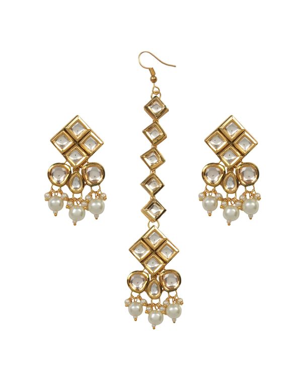 Pearl beaded kundan earrings with maang tika - set of two 1