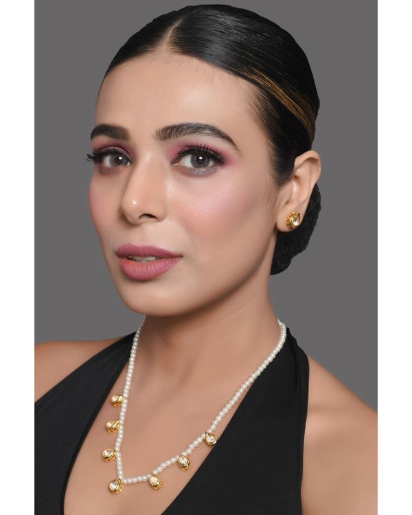 Pearl beaded kundan embellished necklace with earrings - set of two 1