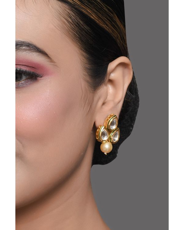 Kundan stud earrings with pearls 2