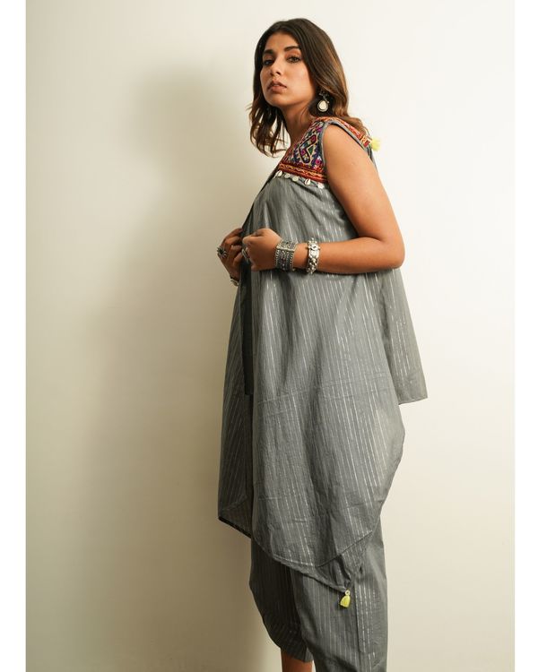 Grey strips sleeveless top with pant and embroidered cape - set of three 1