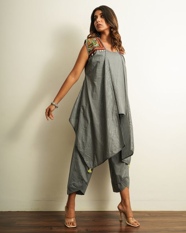 Grey strips sleeveless top with pant and embroidered cape - set of three 2