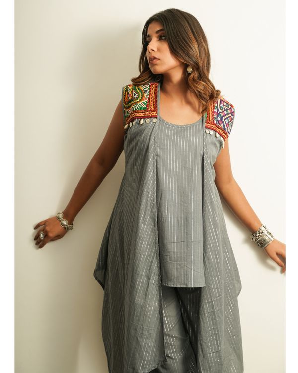Grey strips sleeveless top with pant and embroidered cape - set of three 3