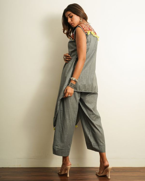Grey strips sleeveless top with pant - set of two 1
