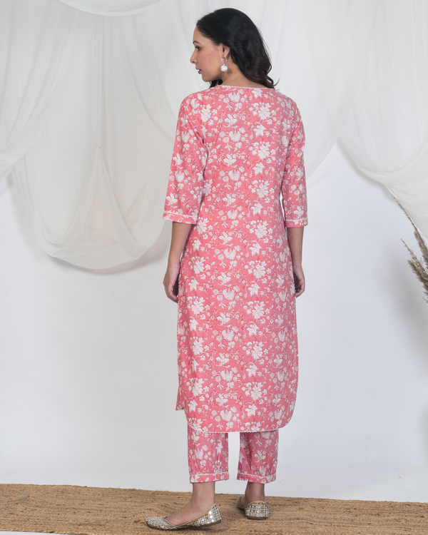 Pink round hem kurta with white lace 1