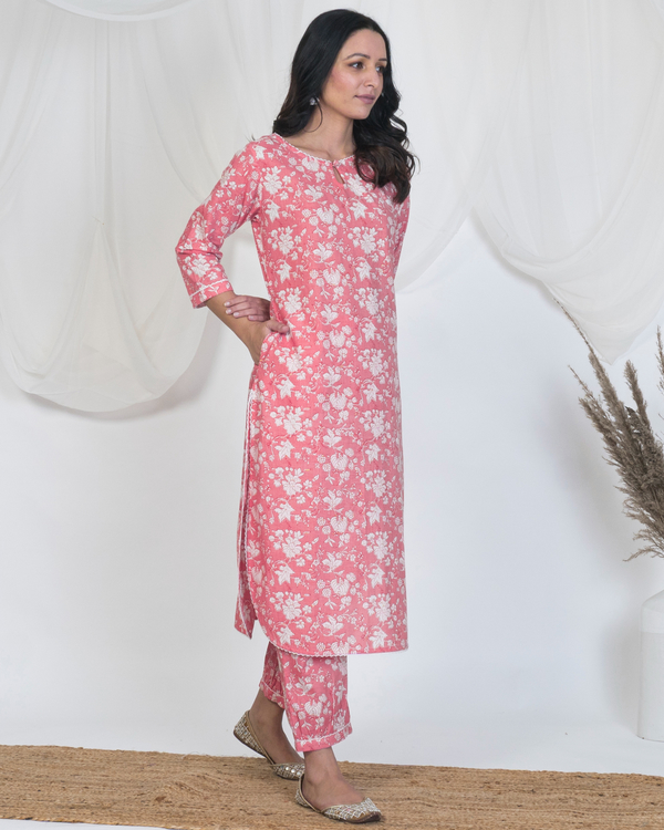 Pink round hem kurta with white lace 3