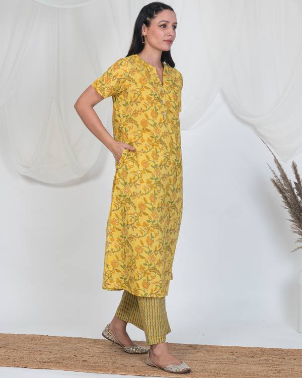 Yellow printed kurta with pearl buttons 2