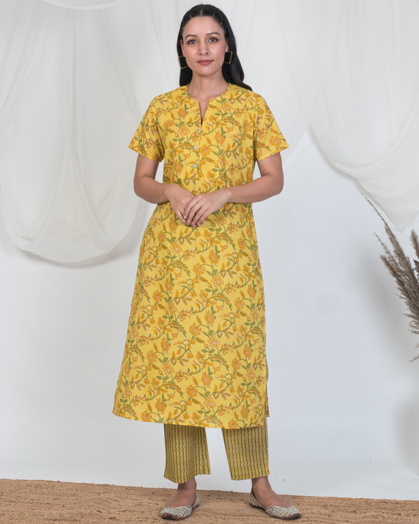 Yellow printed kurta with pearl buttons 3