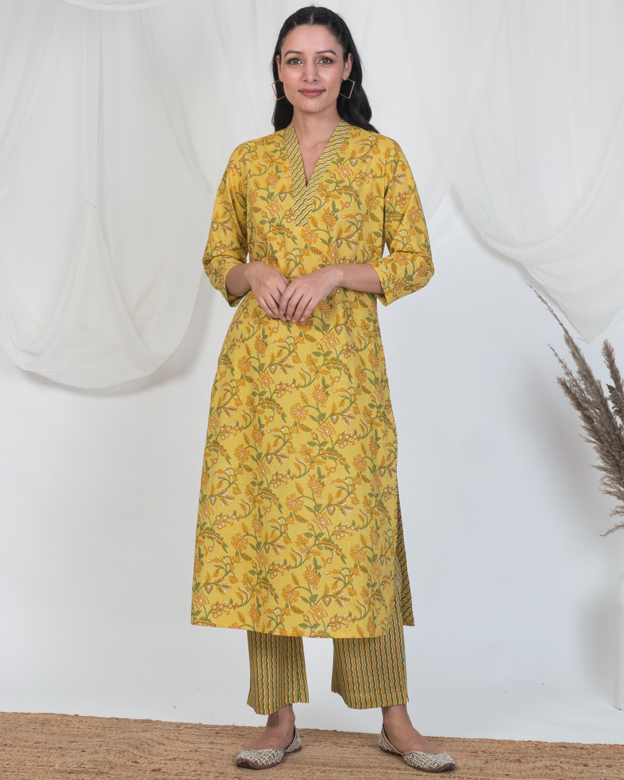 Shakti Yellow Kurta and Tulip Pants, ट्यूलिप पतलून