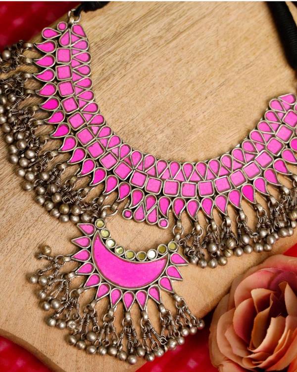 Pink geometric detailed neckpiece with ghunghroos 1