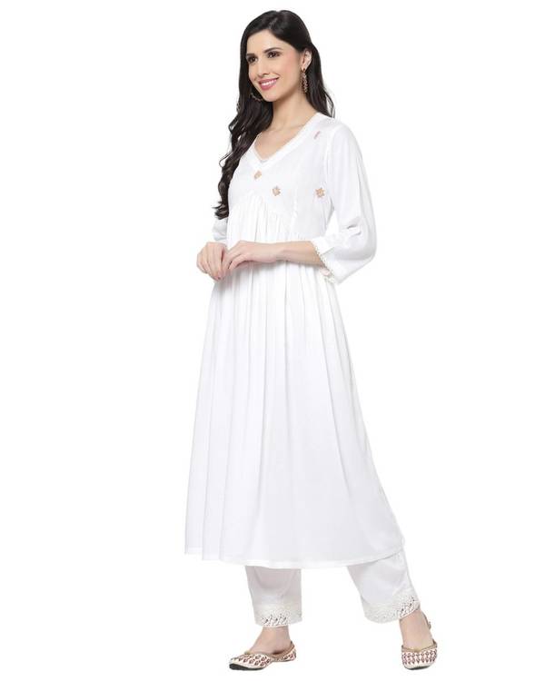 White lace detailed flared kurta 2