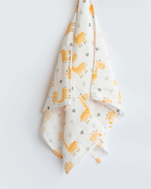 Baby giraffe printed swaddle 1
