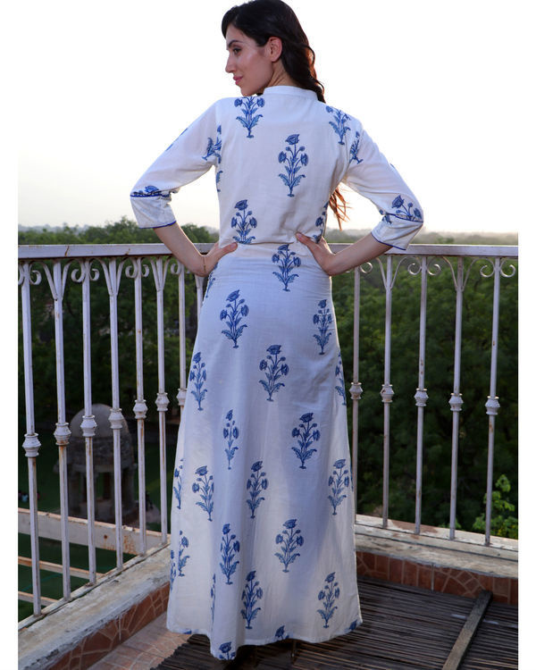 Floral motif front slit cape 2
